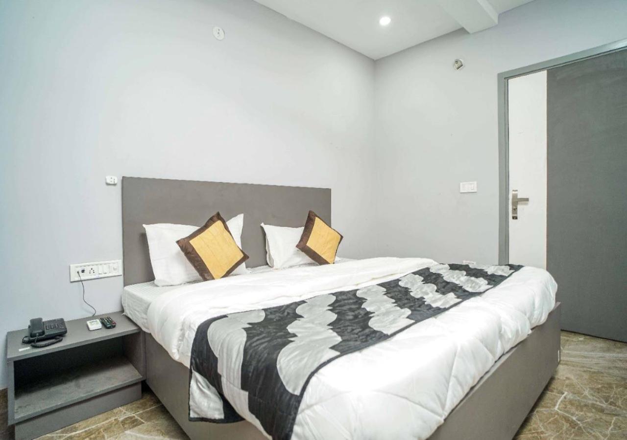 Family Hotel By Pg International نيودلهي المظهر الخارجي الصورة